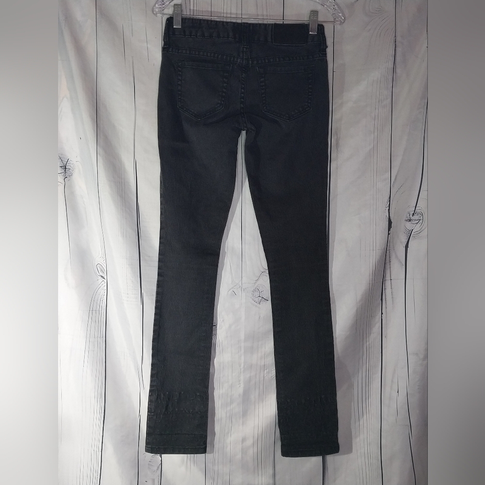 Guess Medium Rise Sarah Fit Faded Black Skinny Jeans - Picture 9 of 15